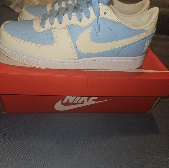 Nike - Picture 5 of 7